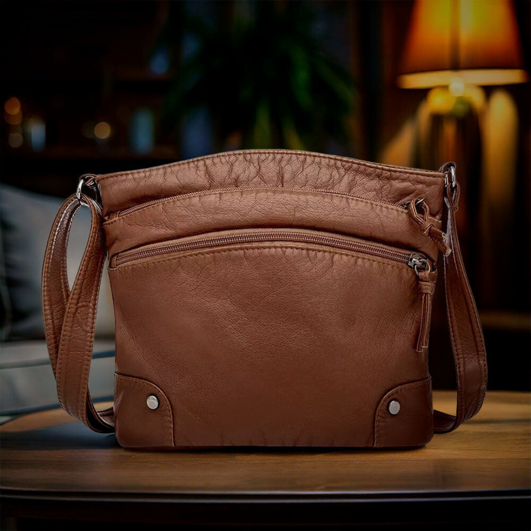 Zoe | Shoulder Bag with Timeless Charm