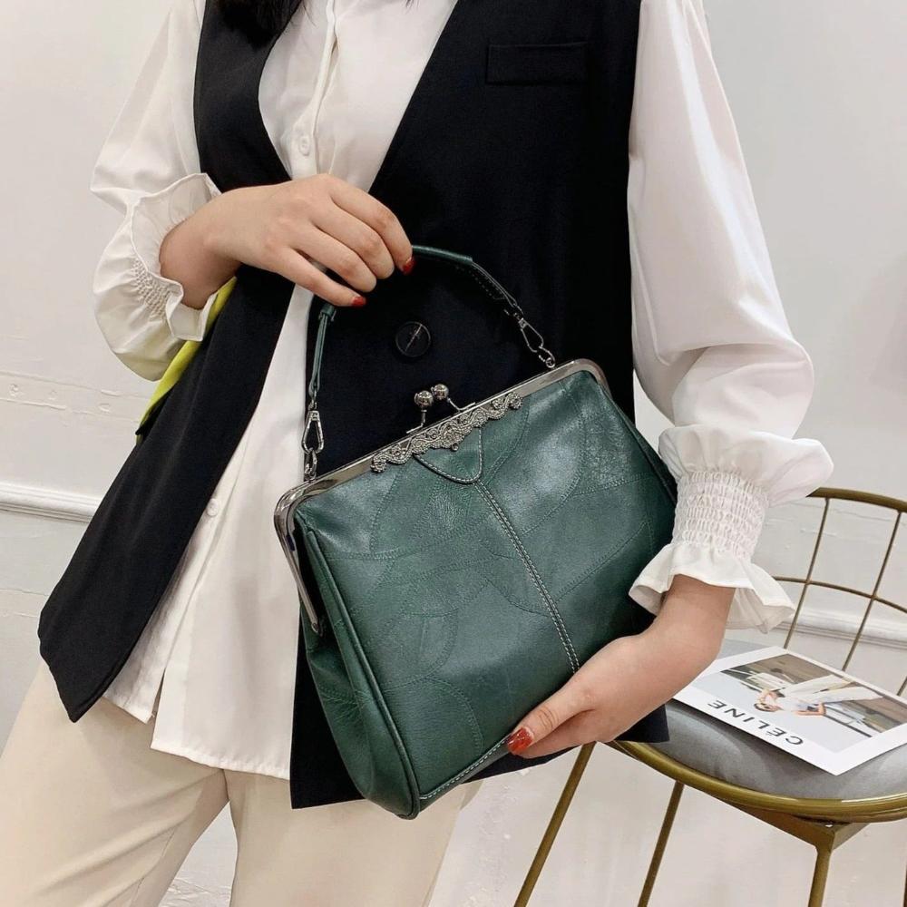 Mila | Timeless Vintage Bag with Elegant Clasp Closure